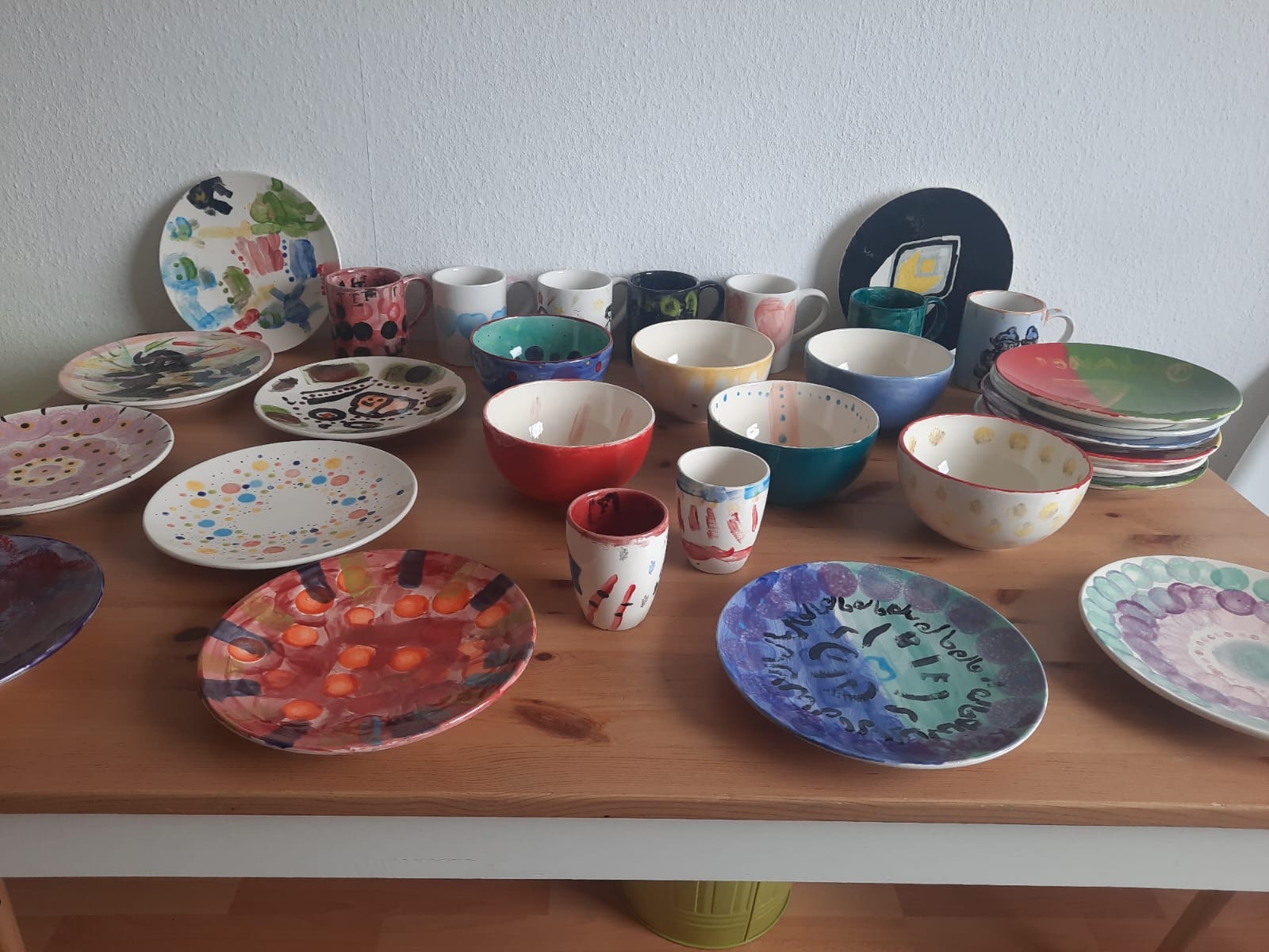 „AmpEr unterwegs“ beim Keramik bemalen